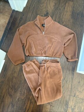 UGG Fleece Pullover & Joggers Set - L
